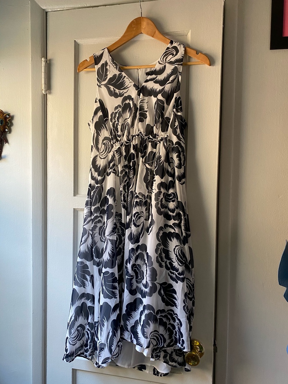 Ann Taylor Black & White Floral V-Neck Midi Dress